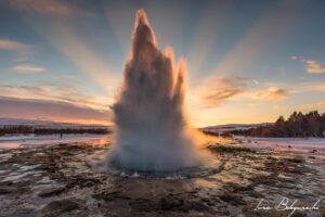 ¿Te apasiona la fotografía? Realiza un taller fotográfico en Islandia y adéntrate en una cueva de hielo