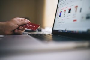 ¿Cuánto gastan los españoles en las compras on-line?