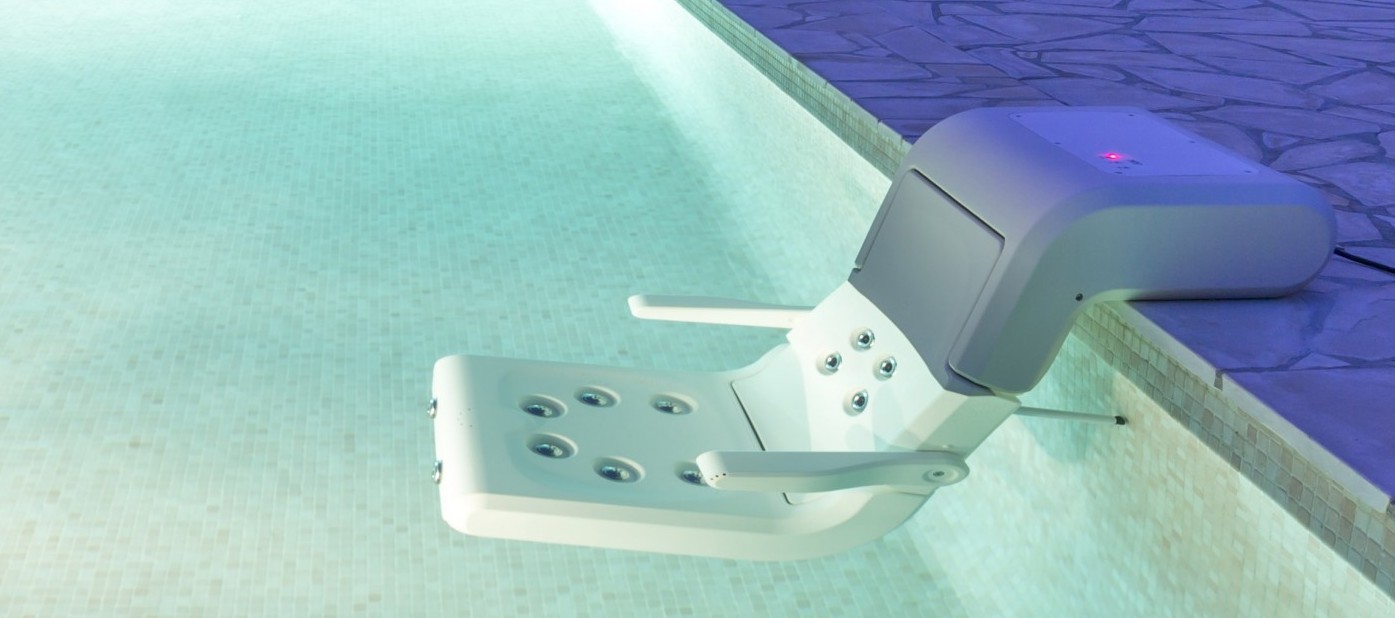 José y Domingo Torregrosa crean el primer sillón de hidromasaje portátil para piscinas