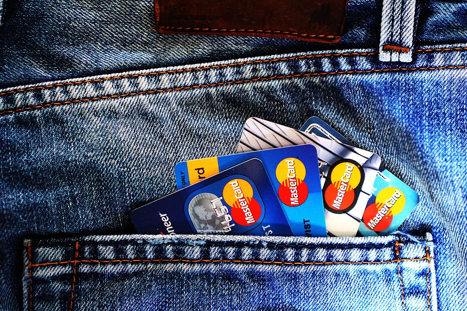 ¿Cuáles son las diferencias entre una tarjeta de crédito y una de débito?
