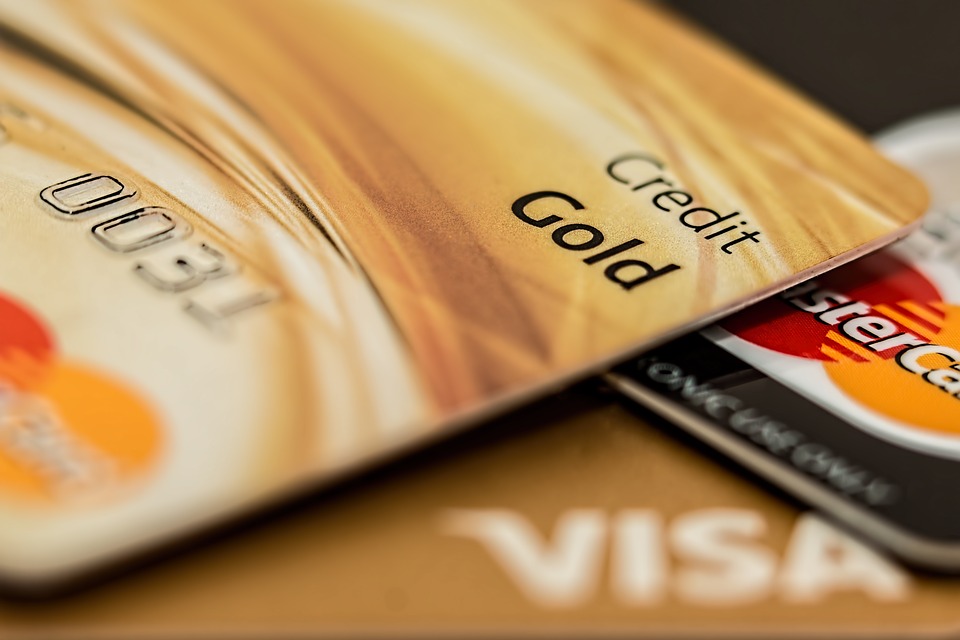¿Cuáles son las diferencias entre una tarjeta de crédito y una de débito?