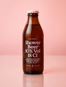 ¿Buscas ideas de negocio innovadoras? Descubre Shower Beer, una cerveza que se bebe en la ducha