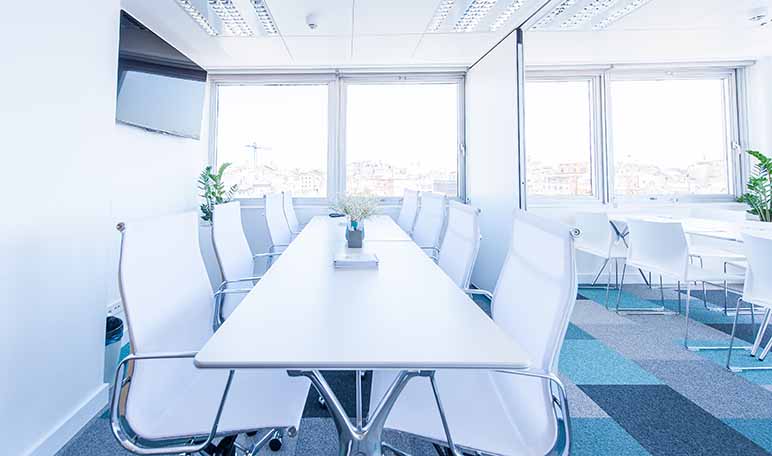 ¿Por qué es importante alquilar una sala de reuniones al montar un negocio?