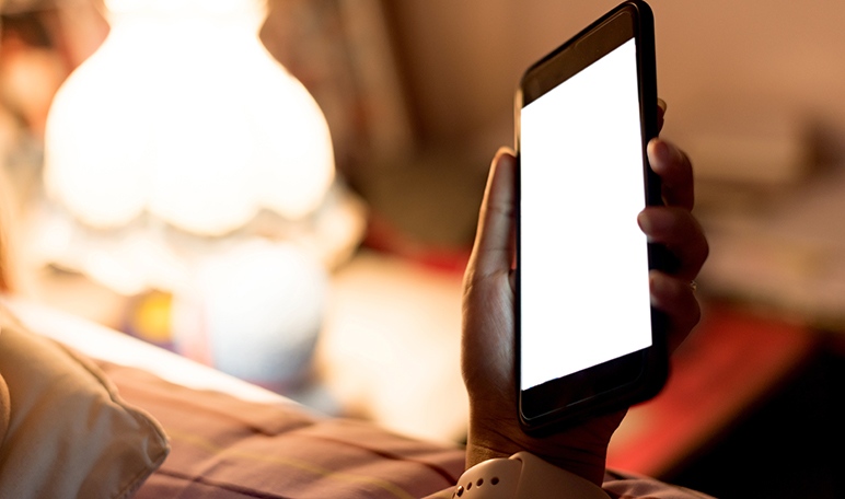 Consejos para evitar el insomnio provocado por el uso de dispositivos móviles - Diario de Emprendedores