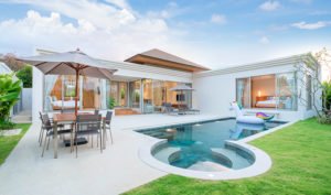 ¿Tienes un negocio de hostelería? Descubre las tendencias en iluminación de jardines y piscinas - Diario de Emprendedores